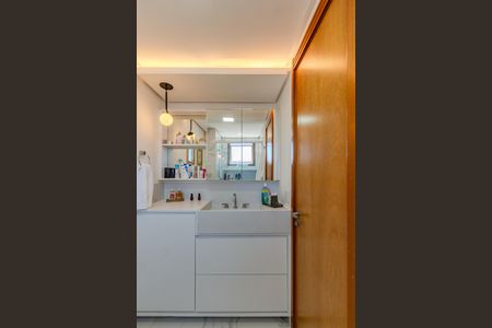 Apartamento à venda com 101m², 3 quartos e 2 vagas Apartamento à venda com 101m², 3 quartos e 2 vagasBanheiro da Suíte