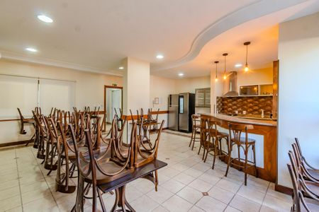 Apartamento à venda com 101m², 3 quartos e 2 vagas Apartamento à venda com 101m², 3 quartos e 2 vagasÁrea comum - Salão de festas