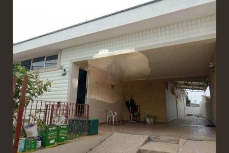 Casa à venda com 217m², 4 quartos e 4 vagas