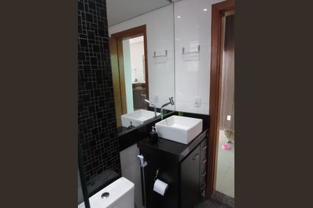 Apartamento à venda com 158m², 3 quartos e 3 vagas Apartamento à venda com 158m², 3 quartos e 3 vagasBanheiro Social