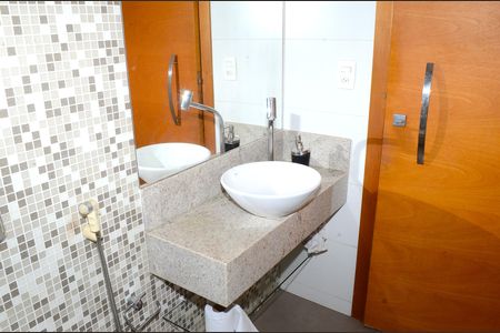 Casa à venda com 510m², 6 quartos e 6 vagasBanheiro 2