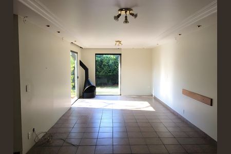Casa para alugar com 4 quartos, 220m² em Vila Pirajussara, São Paulo