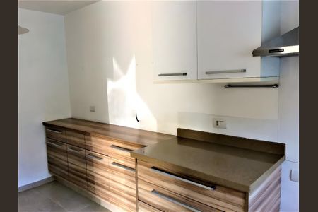 Casa para alugar com 4 quartos, 220m² em Vila Pirajussara, São Paulo