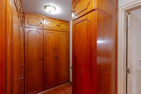 Apartamento à venda com 155m², 3 quartos e 1 vaga Apartamento à venda com 155m², 3 quartos e 1 vagaCloset da Suíte 1