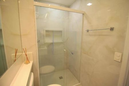 Apartamento à venda com 75m², 2 quartos e 1 vagaBANHEIRO