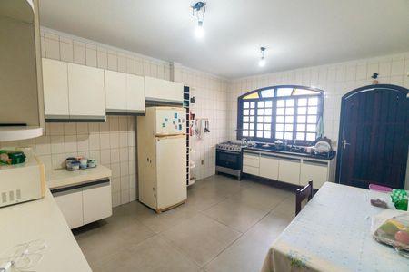 Casa para alugar com 210m², 3 quartos e 2 vagas Casa para alugar com 210m², 3 quartos e 2 vagasCozinha