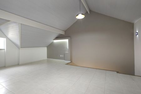 Casa de condomínio à venda com 209m², 4 quartos e 3 vagasSótão