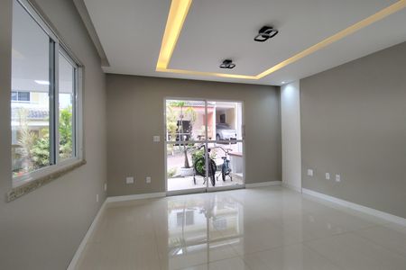 Casa de condomínio à venda com 209m², 4 quartos e 3 vagasSala