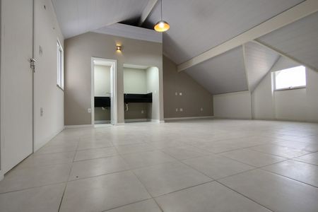 Casa de condomínio à venda com 209m², 4 quartos e 3 vagasSótão