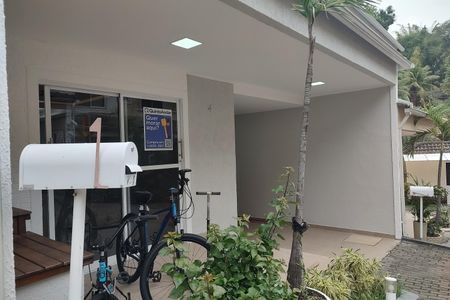 Casa de condomínio à venda com 209m², 4 quartos e 3 vagasFachada