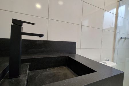 Casa de condomínio à venda com 209m², 4 quartos e 3 vagasBanheiro da Suíte 1