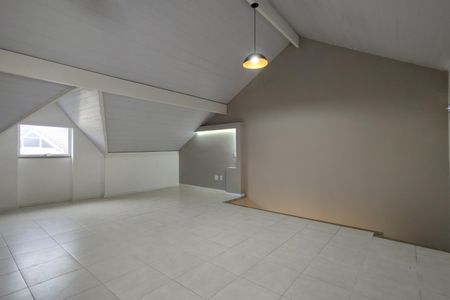 Casa de condomínio à venda com 209m², 4 quartos e 3 vagasSótão