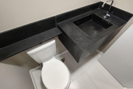 Casa de condomínio à venda com 209m², 4 quartos e 3 vagasLavabo 2