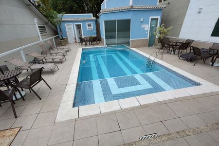 Casa de condomínio à venda com 209m², 4 quartos e 3 vagasÁrea comum - Piscina