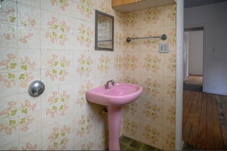 Casa à venda com 109m², 2 quartos e sem vaga Casa à venda com 109m², 2 quartos e sem vagaBanheiro da Suite