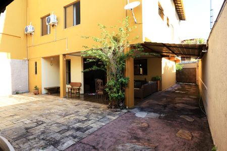 Casa à venda com 456m², 4 quartos e 4 vagas Casa à venda com 456m², 4 quartos e 4 vagasGaragem