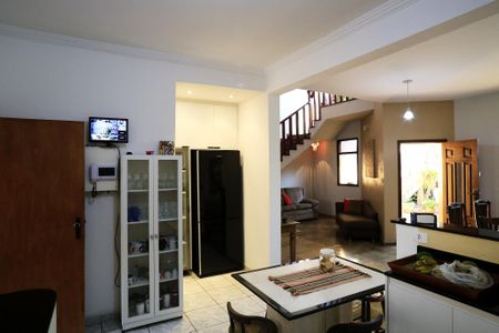 Casa à venda com 456m², 4 quartos e 4 vagas Casa à venda com 456m², 4 quartos e 4 vagasCozinha