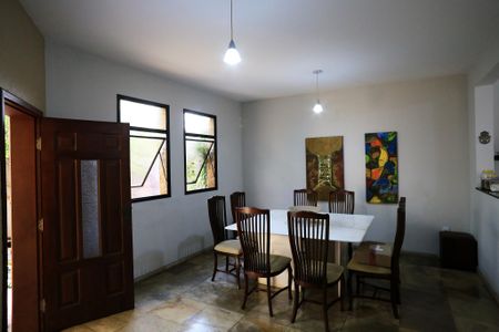 Casa à venda com 456m², 4 quartos e 4 vagas Casa à venda com 456m², 4 quartos e 4 vagasSala de Jantar