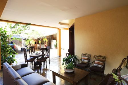 Casa à venda com 456m², 4 quartos e 4 vagas Casa à venda com 456m², 4 quartos e 4 vagasVaranda da Sala