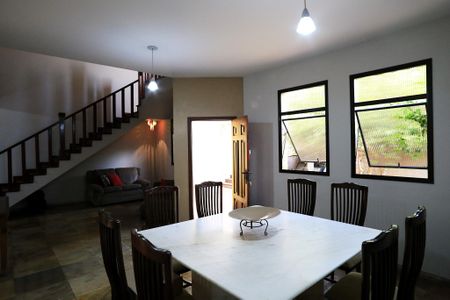 Casa à venda com 456m², 4 quartos e 4 vagas Casa à venda com 456m², 4 quartos e 4 vagasSala de Jantar