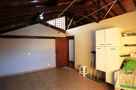 Casa à venda com 456m², 4 quartos e 4 vagas Casa à venda com 456m², 4 quartos e 4 vagasLavanderia