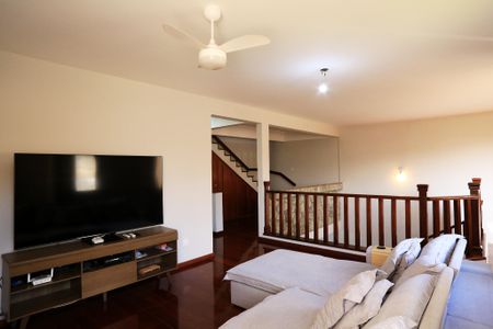 Casa à venda com 456m², 4 quartos e 4 vagas Casa à venda com 456m², 4 quartos e 4 vagasSala de TV