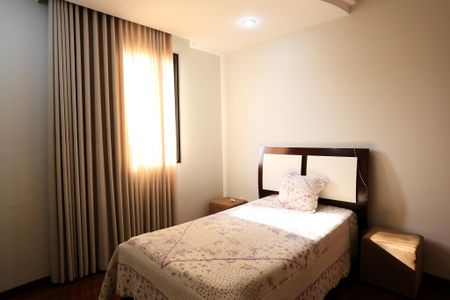 Casa à venda com 456m², 4 quartos e 4 vagas Casa à venda com 456m², 4 quartos e 4 vagasQuarto 1