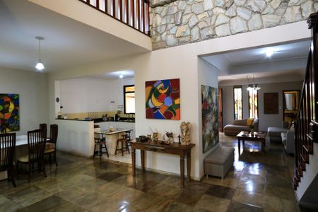 Casa à venda com 456m², 4 quartos e 4 vagas Casa à venda com 456m², 4 quartos e 4 vagasSala