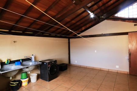 Casa à venda com 456m², 4 quartos e 4 vagas Casa à venda com 456m², 4 quartos e 4 vagasLavanderia