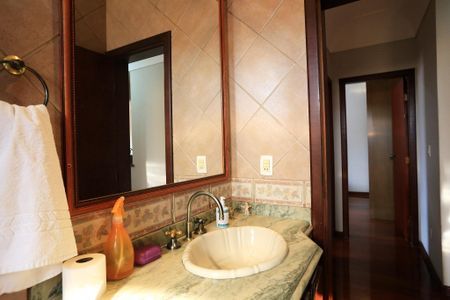 Casa à venda com 456m², 4 quartos e 4 vagas Casa à venda com 456m², 4 quartos e 4 vagasBanheiro