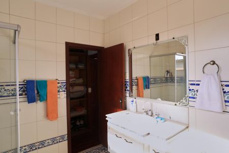 Casa à venda com 456m², 4 quartos e 4 vagas Casa à venda com 456m², 4 quartos e 4 vagasBanheiro da Suíte