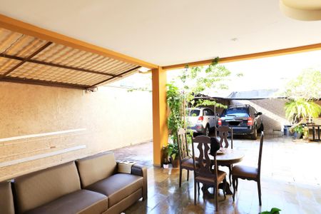 Casa à venda com 456m², 4 quartos e 4 vagas Casa à venda com 456m², 4 quartos e 4 vagasVaranda da Sala