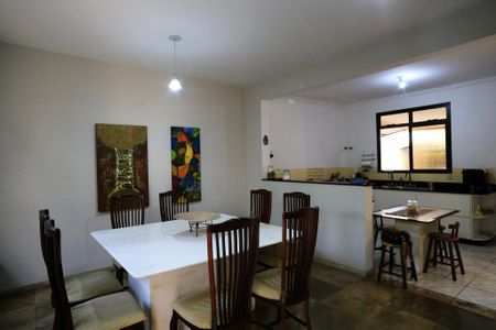 Casa à venda com 456m², 4 quartos e 4 vagas Casa à venda com 456m², 4 quartos e 4 vagasSala de Jantar