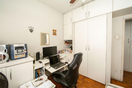 Apartamento à venda com 220m², 4 quartos e 1 vaga Apartamento à venda com 220m², 4 quartos e 1 vagaQuarto