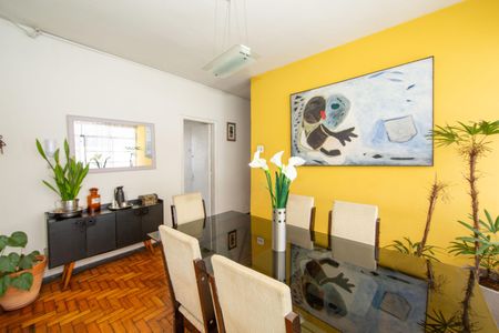 Apartamento à venda com 220m², 4 quartos e 1 vaga Apartamento à venda com 220m², 4 quartos e 1 vagaSala