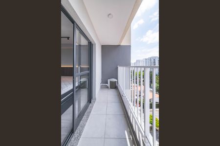 Varanda de kitnet/studio para alugar com 1 quarto, 26m² em Santo Amaro, São Paulo