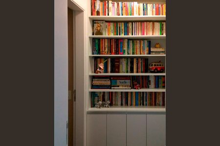 hall íntimo para as suítes de apartamento à venda com 2 quartos, 65m² em Vila Gumercindo, São Paulo