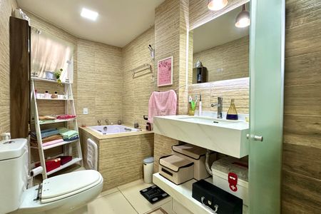 Apartamento à venda com 120m², 2 quartos e sem vaga Apartamento à venda com 120m², 2 quartos e sem vagaBanheiro