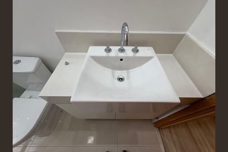 Apartamento à venda com 184m², 4 quartos e 4 vagasBanheiro da suíte 2