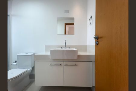 Apartamento à venda com 184m², 4 quartos e 4 vagasBanheiro da suíte 1