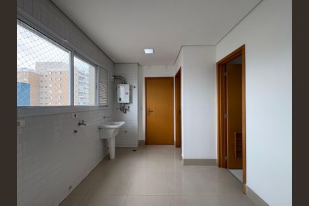 Apartamento à venda com 184m², 4 quartos e 4 vagasLavanderia