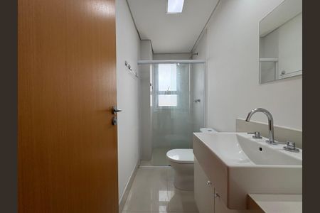 Apartamento à venda com 184m², 4 quartos e 4 vagasBanheiro da suíte 2