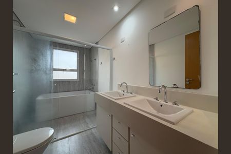 Apartamento à venda com 184m², 4 quartos e 4 vagasBanheiro da suíte 3