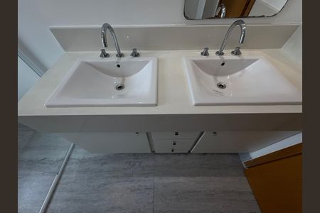 Apartamento à venda com 184m², 4 quartos e 4 vagasBanheiro da suíte 3