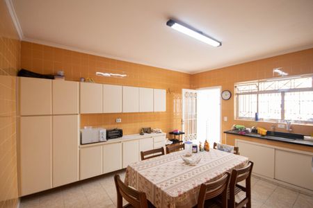 Casa à venda com 145m², 3 quartos e 2 vagas Casa à venda com 145m², 3 quartos e 2 vagasCozinha