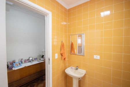 Casa à venda com 145m², 3 quartos e 2 vagas Casa à venda com 145m², 3 quartos e 2 vagasBanheiro 2