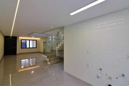 Casa à venda com 200m², 3 quartos e 4 vagasSala/Cozinha