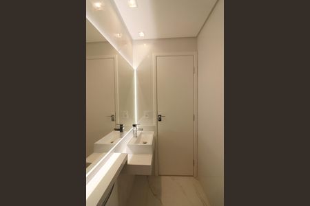 Casa à venda com 200m², 3 quartos e 4 vagasSuíte 2 Banheiro