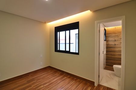 Casa à venda com 200m², 3 quartos e 4 vagasSuíte 2