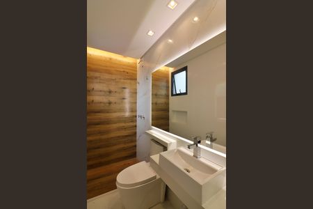 Casa à venda com 200m², 3 quartos e 4 vagasSuíte 2 Banheiro